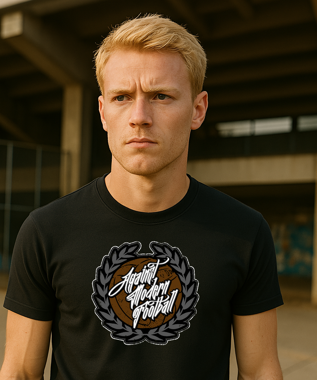 Against modern football - T-Shirt
